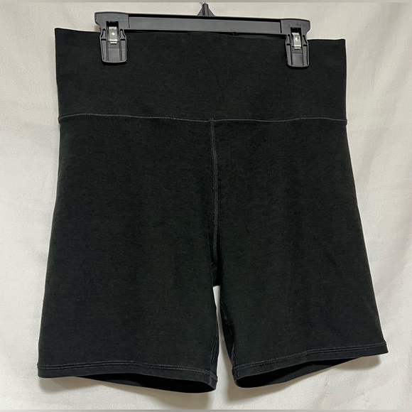 LIKE NEW Vuori Clean Elevation Shorty 6" High Rise Activewear Shorts Yoga Gym - Picture 5 of 15